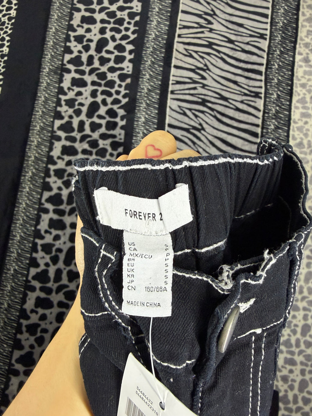 Pantalón con bolsas Forever 21
