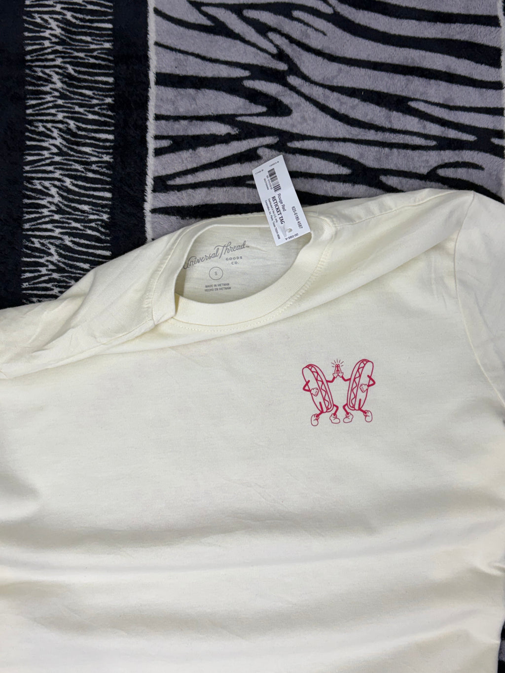 Playera Universal Thread “Sun’s Out Bun’s Out”