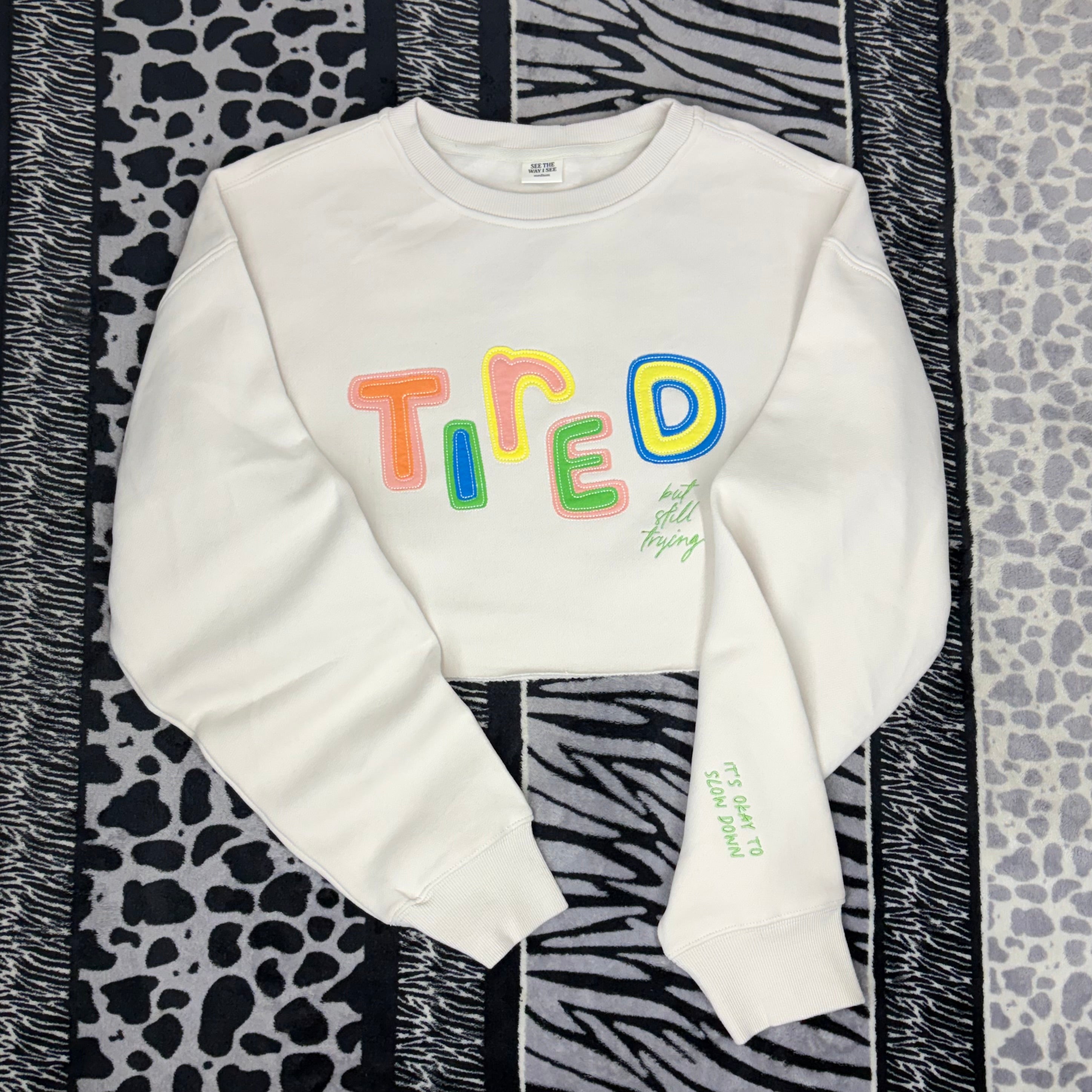 Sudadera corta “Tired”