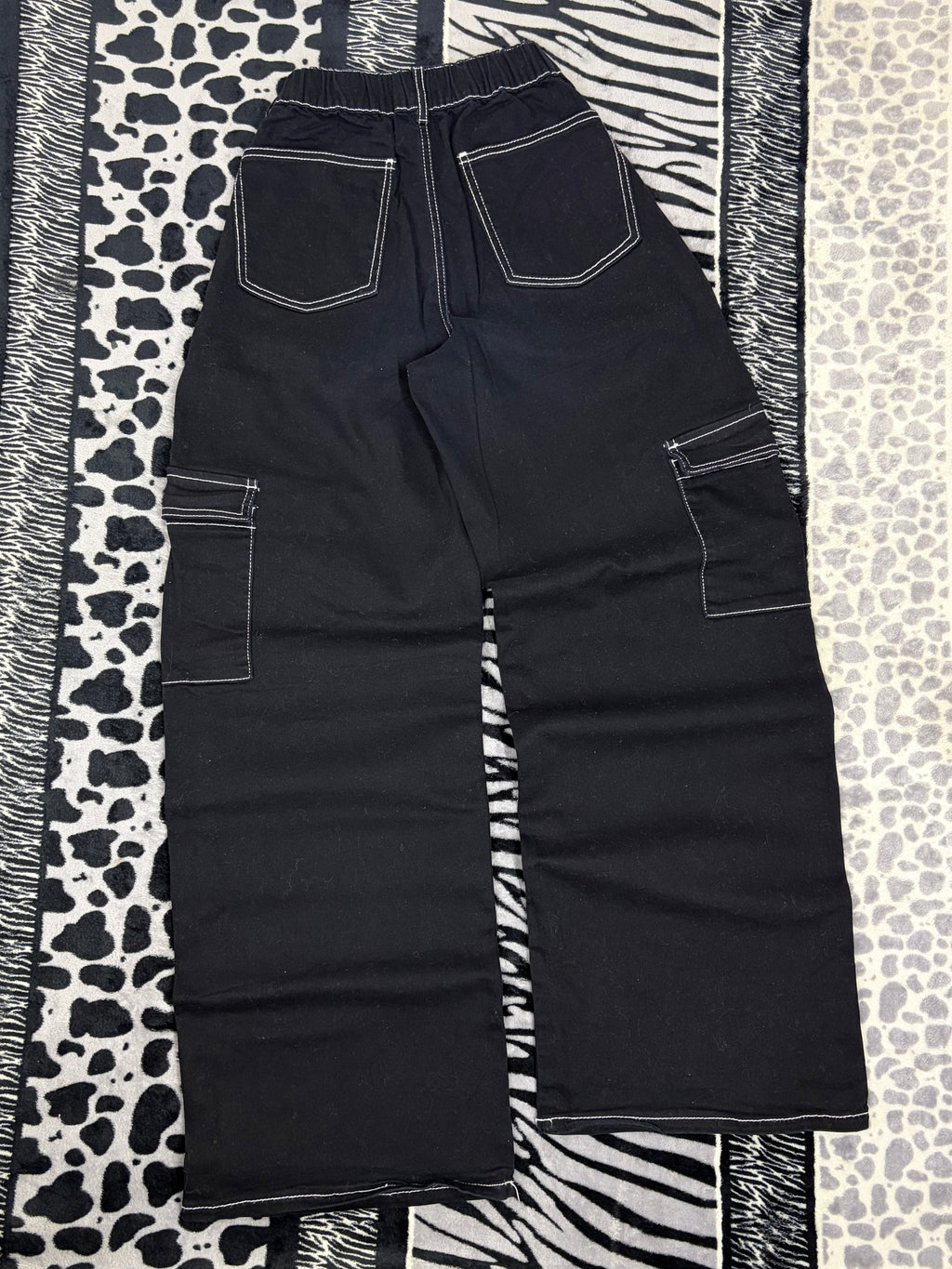 Pantalón con bolsas Forever 21