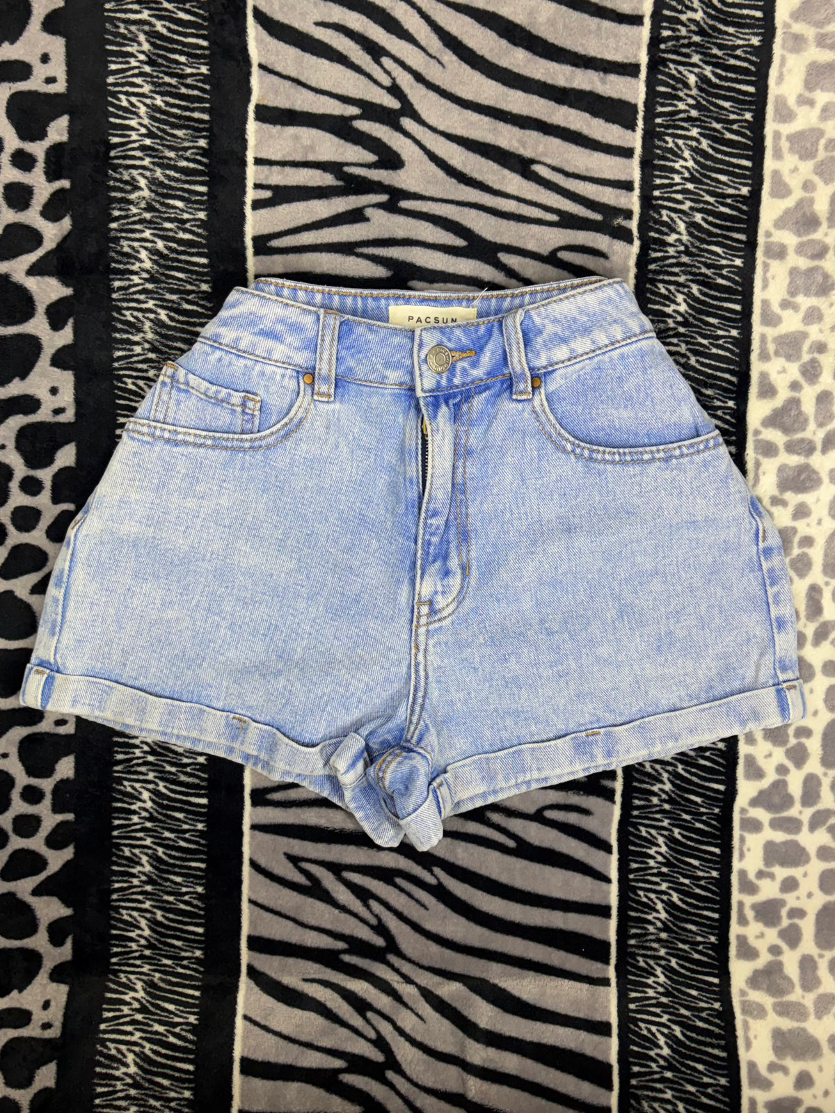 Short Pacsun de Denim Lavado Claro