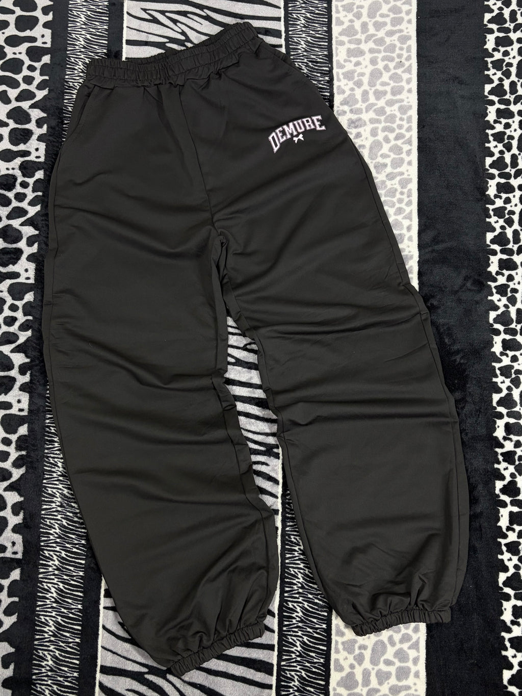 Pants Deportivo Tipo Jogger Con Estampado “Demure” Shein