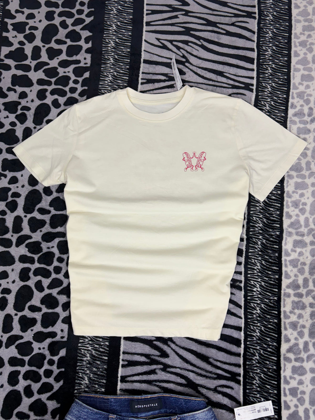 Playera Universal Thread “Sun’s Out Bun’s Out”