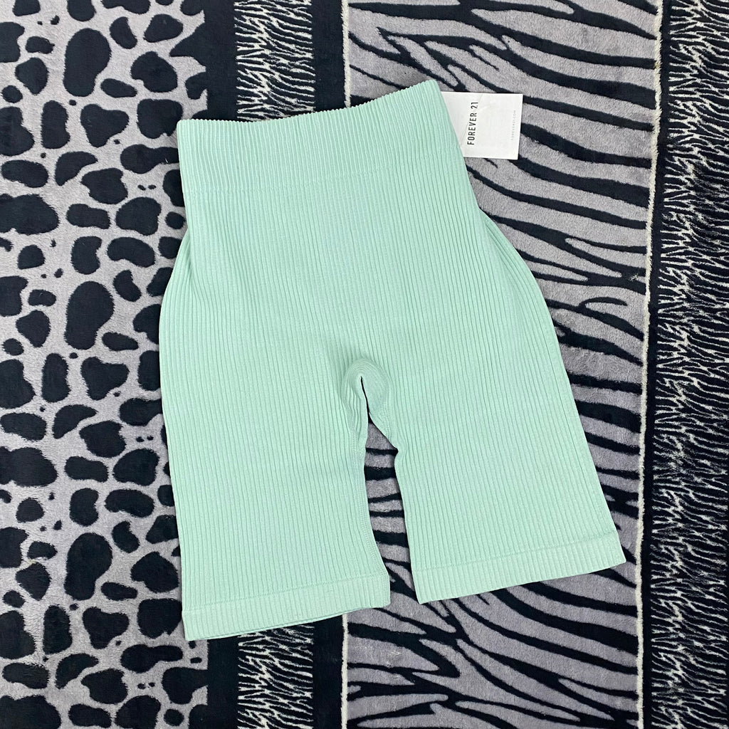 Short Forever 21 x Pantone