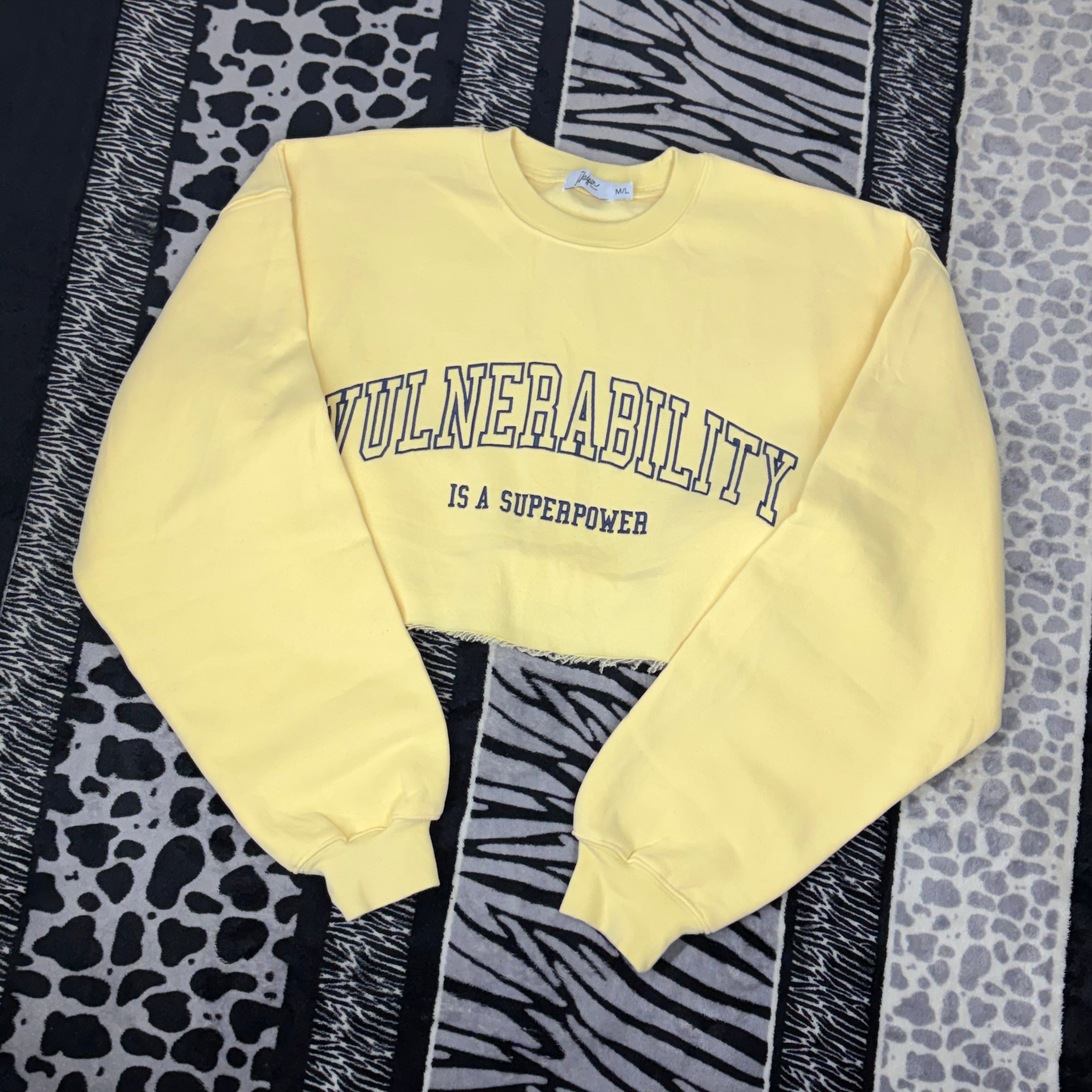 Sudadera corta “Vulnerability”