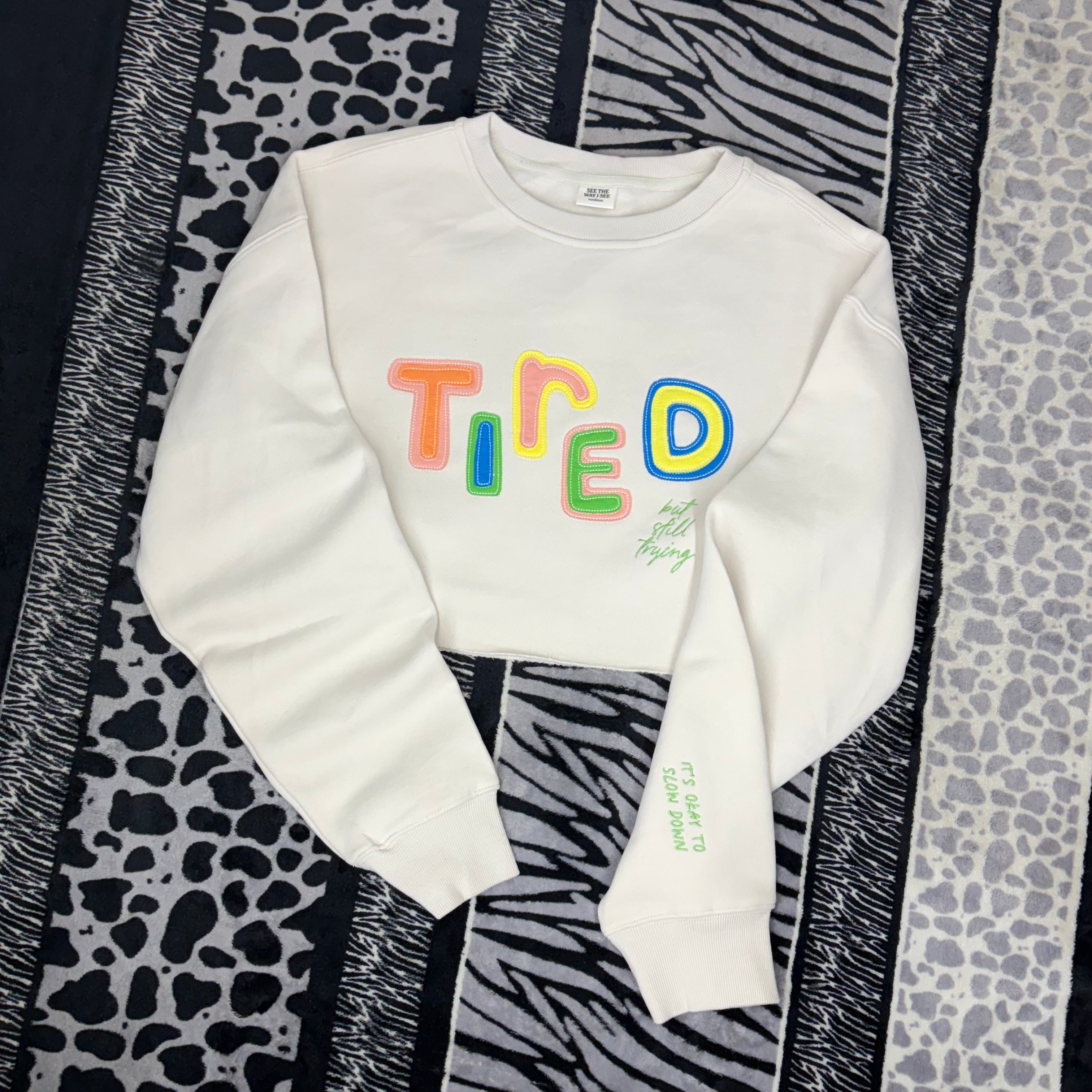 Sudadera corta “Tired”