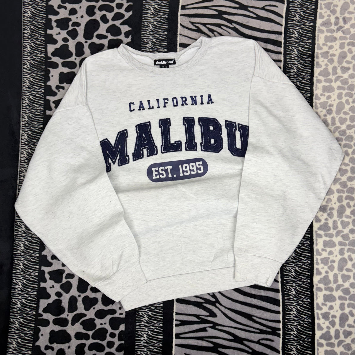 Sudadera Charlotte Russe “Malibu”