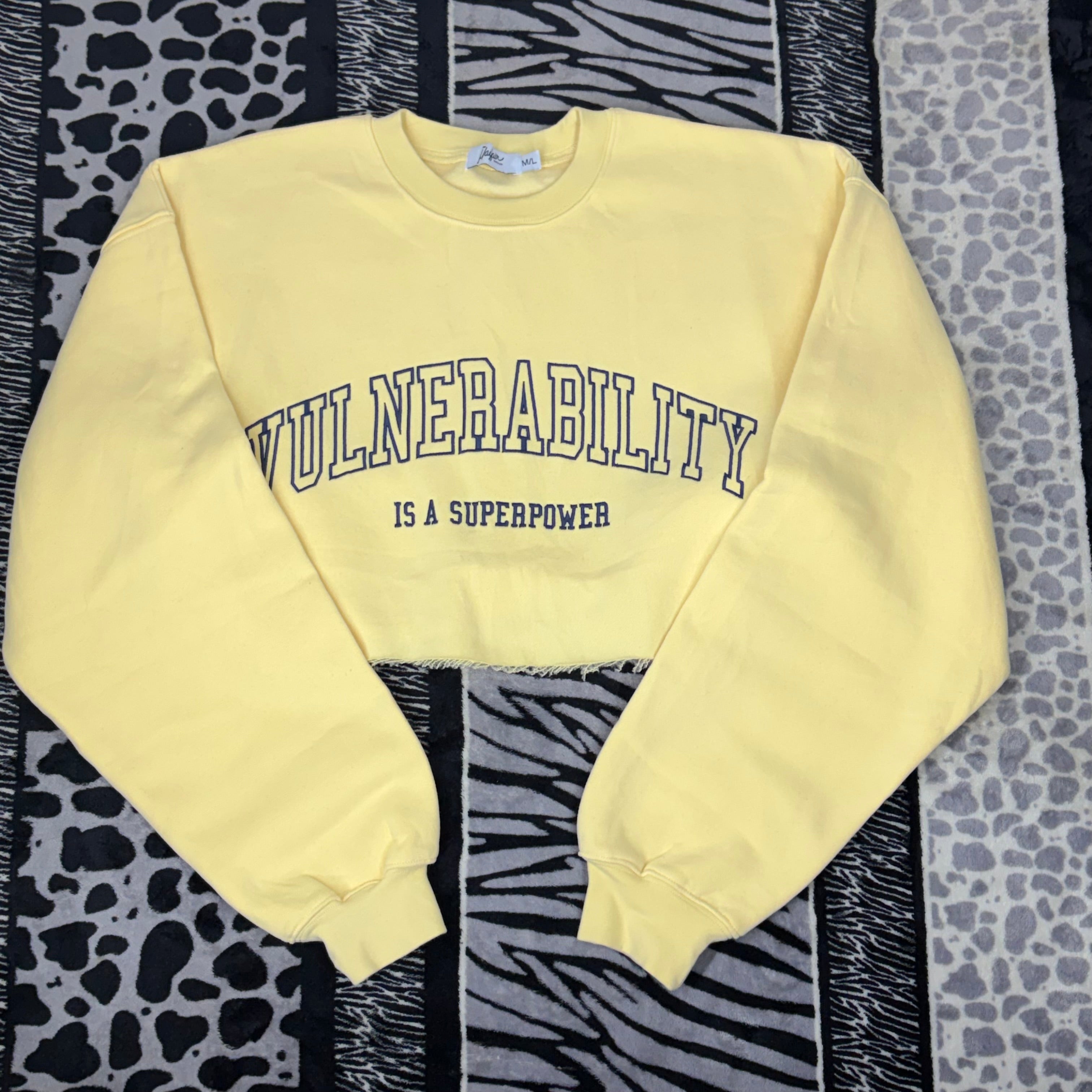 Sudadera corta “Vulnerability”